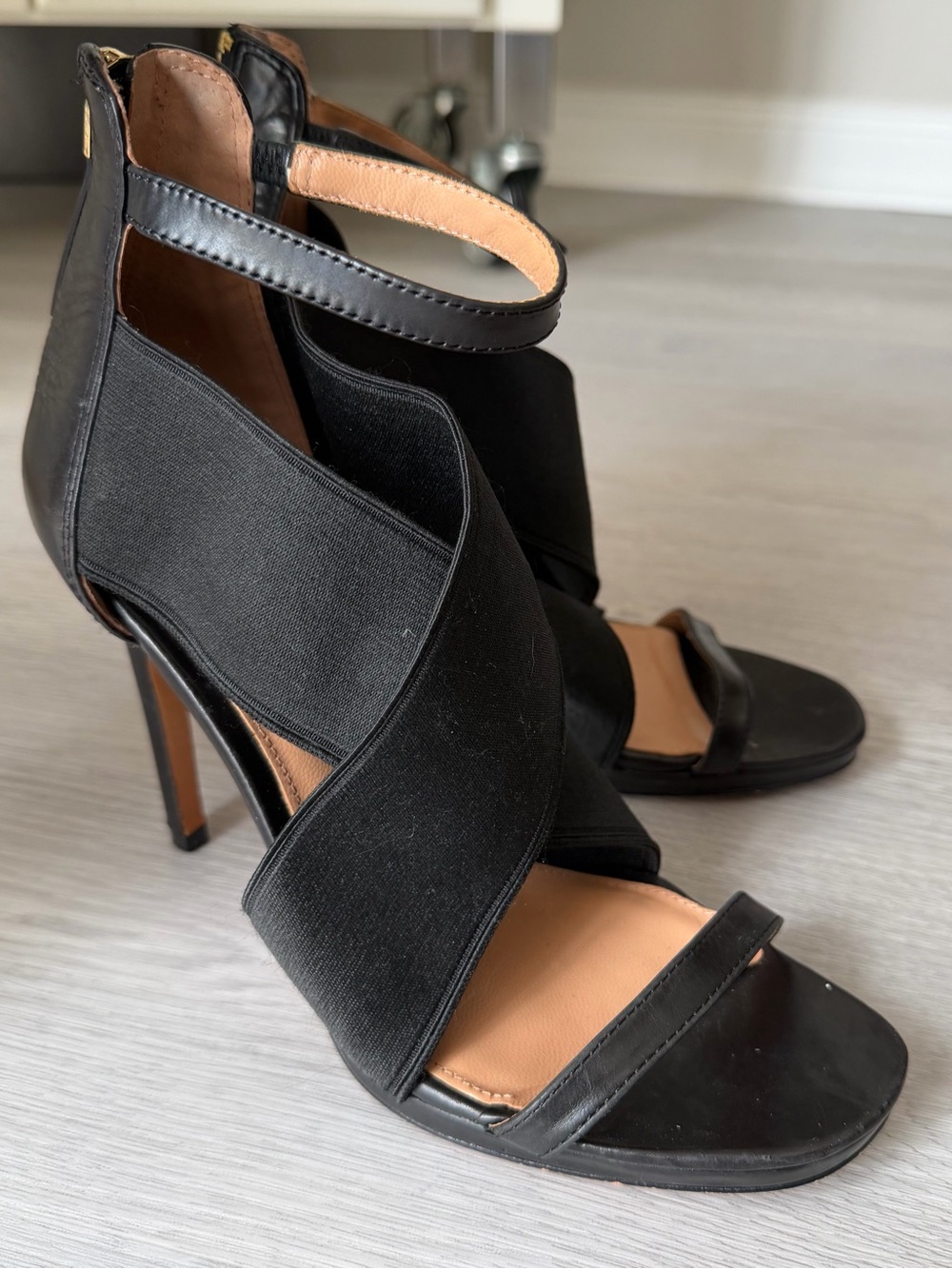 vero cuoio- strap black heel